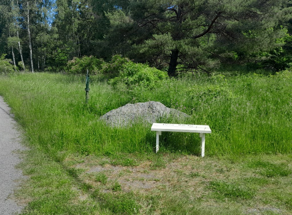 Bänk vid Storgärdesvägen
