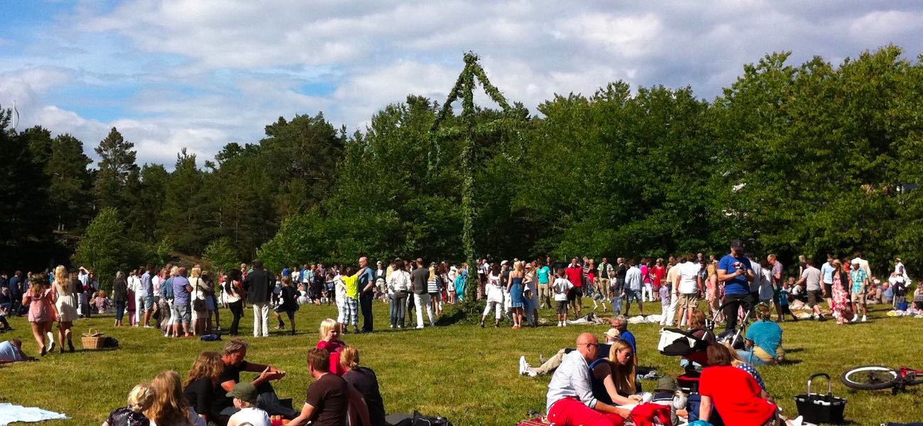 Midsommarfirande på Djurö ängar